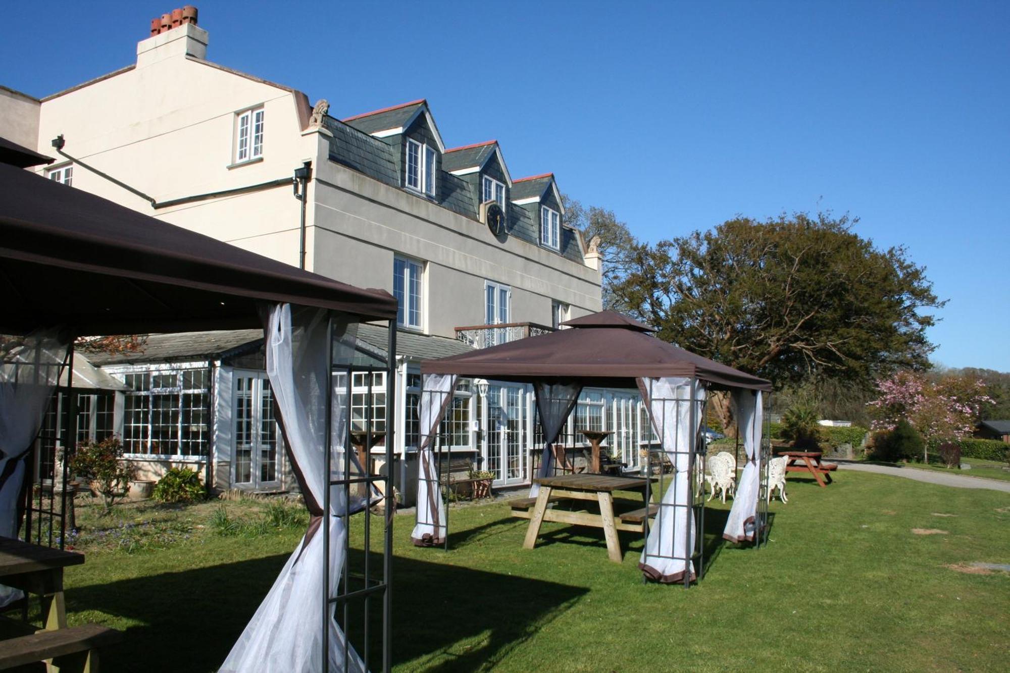 Great Trethew Hotel - Self Catering Lodges - Bar & Restaurant Liskeard Kültér fotó